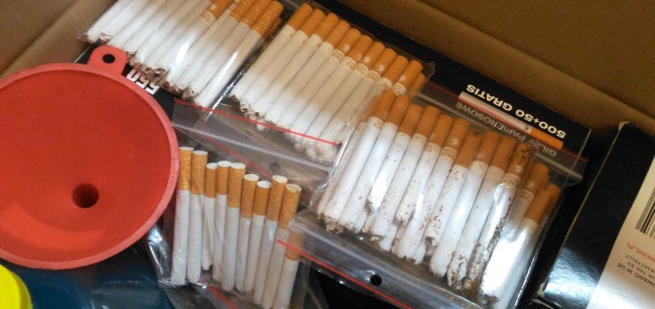 Elbląg: Papierosy w woreczkach strunowych i wódka w plastykowych butelkach