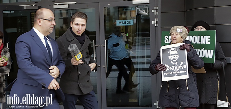 "Wolne sądy" panie wiceministrze! Łukasz Piebiak spotkał się z elbląskimi sędziami, powitali go... działacze KOD