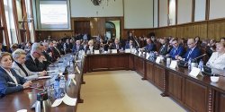 Radni zaprzysiężeni. Na pierwszej sesji stawiło się 24 z 25 wybranych radnych