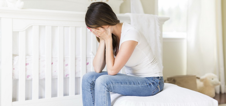 Depresja poporodowa czym jest i jak sobie z nią radzić?