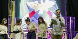 M�odzie� rozpocz�a rekolekcje. Jutro spotkaj� si� z aktork� Dominik� Figursk�