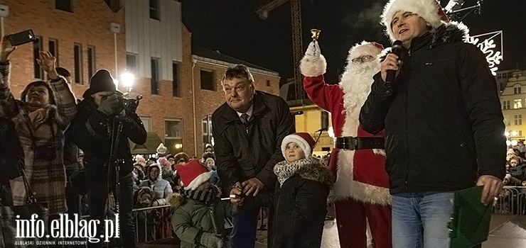 Na Starym Mieście rozbłysły światła na choince. Prezydent: To już nasza elbląska tradycja
