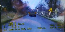 Elbl�g: Przekraczaj�cy pr�dko�� na… celowniku wideorejestratora
