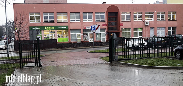 Rodzice proszą o próg spowalniający przy szkole muzycznej. Miasto przekonuje, "to nie jest sytuacja alarmowa"