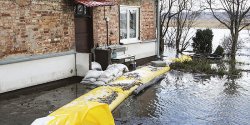 Poziom wody w rzece Elbl�g powoli opada, jednak stan pogotowia przeciwpowodziowego nie zosta� odwo�any