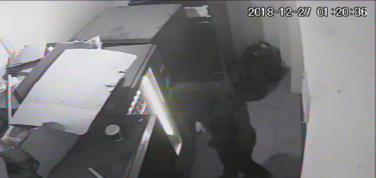 „Obrobili"... robakomat. Zatrzymani pod zarzutem kradzieży z włamaniem