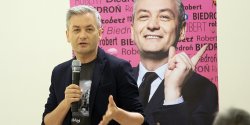 Robert Biedro� nie zmienia kursu. W lewo zwrot, kontrola tacy i "nowe 500+"