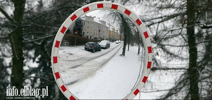 Zima zaskoczyła kierowców... śniegiem. Elblążanie mieli problem z dotarciem do pracy i szkoły