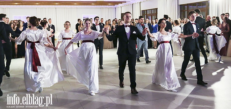 "To jedna z najważniejszych nocy w naszym życiu". Zobacz, jak bawili się maturzyści II LO