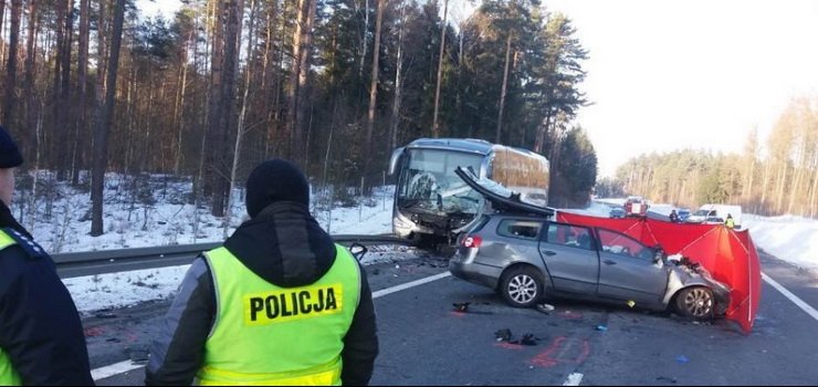 Tragiczny wypadek w regionie. W wyniku zderzenia 5 pojazdw 3 osoby zginy na miejscu