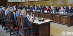Radni KO i KWW Witolda Wr�blewskiego byli za, radni PiS wstrzymali si� od g�osu. Projekt bud�etu zosta� przyj�ty