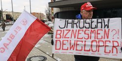 "Nie dajmy wolności spisać na straty". Pikieta przed elbląskim sądem