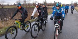 Wycieczka rowerowa. Nowe drogi wzd�u� S7    