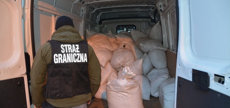 Funkcjonariusze Stray Granicznej zabezpieczyli ponad ton krajanki tytoniowej 
