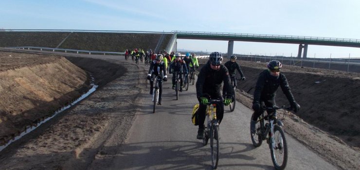 Rowerowa jazda wzdłuż trasy S7