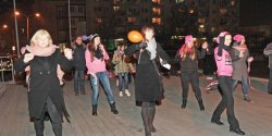 Zatacz przeciw przemocy. Akcja One Billion Rising z innym terminem