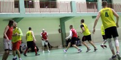 Decyduj�ce mecze w koszykarskiej lidze MOSiR
