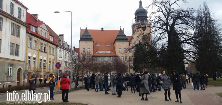 Alarm bombowy w Urzędzie Miasta! - zobacz zdjęcia (aktualizacja: saperzy nie znaleźli bomby)