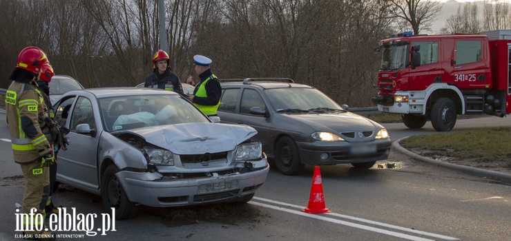 Kolizja przed przejciem dla pieszych na Warszawskiej. Jedna osoba przewieziona do szpitala.