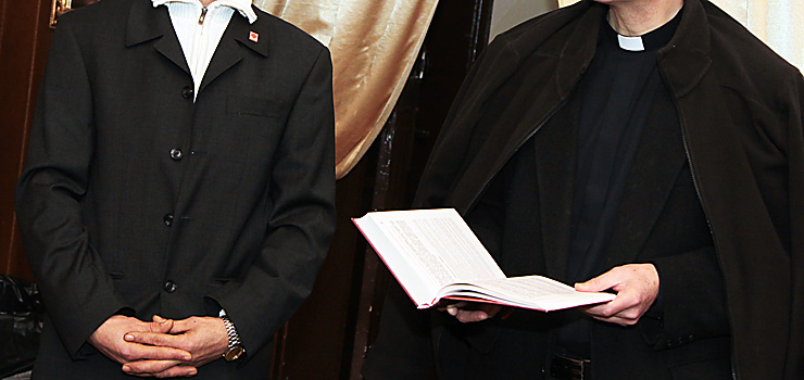 Polacy chcą, by księża pedofile porzucili stan kapłański - wyniki badania