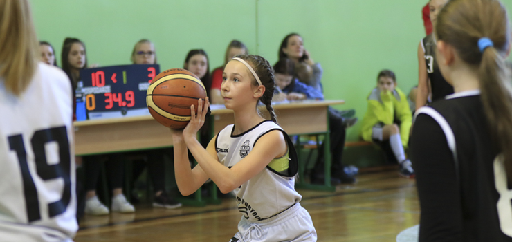 Mini koszykówka w najlepszym wydaniu. Rozpoczął się turniej Elbasket