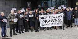 Elbląscy sędziowie wyszli na ulicę. "Niezależne sądy prawem każdego obywatela"