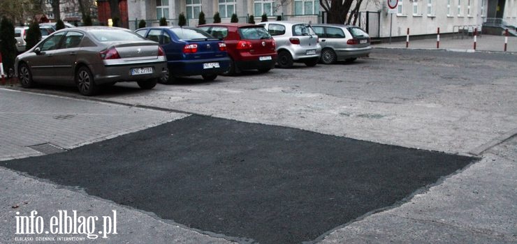 Dziury na parkingu przy SP nr 21 zostały załatane. W Elblągu rozpoczęły się pozimowe remonty dróg
