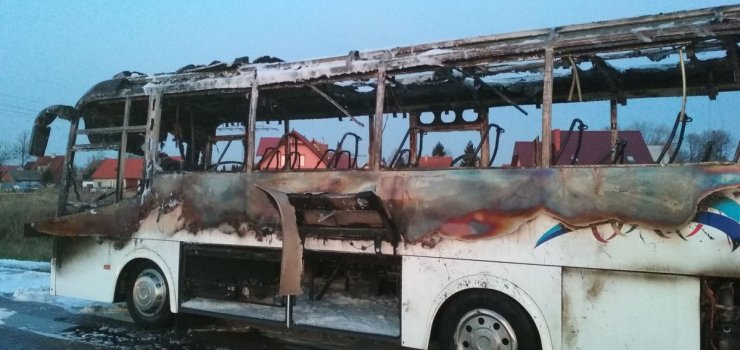 W Nowym Dworze Gdańskim doszczętnie spłonął autobus