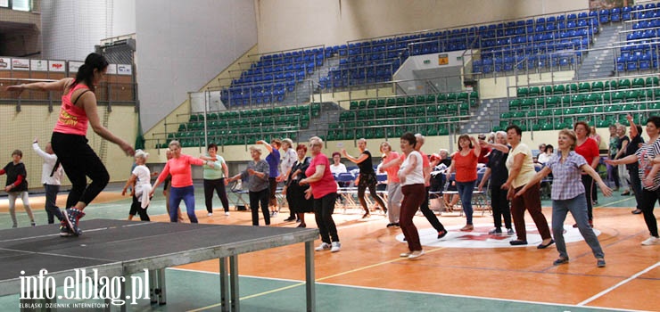 Kierunek Zdrowie, czas start! Cykl spotkań elbląskich seniorów rozpoczęła taneczna Zumba