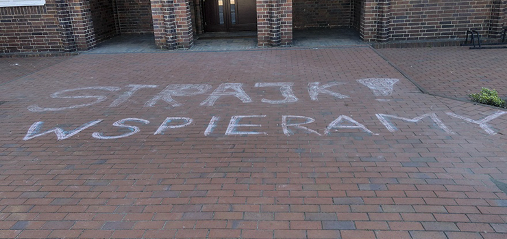 Nauczyciele z dwóch liceów wrócili do pracy. Tu klasyfikacja będzie "na 100 procent"