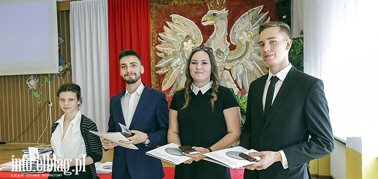 "To koniec szkoły, pozostaną nam dobre wspomnienia". Zakończenie roku szkolnego w ZSG w Elblągu