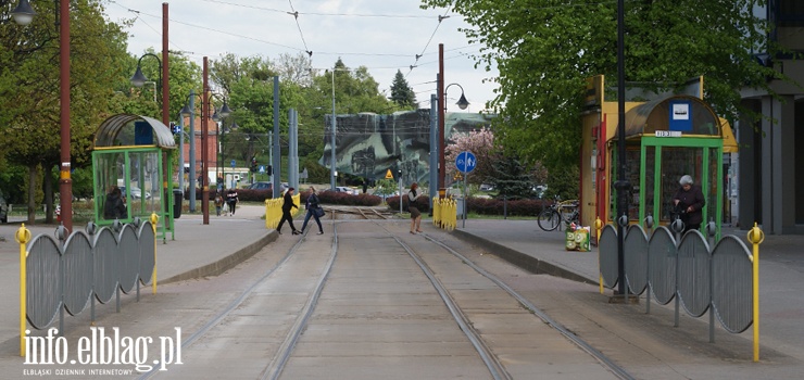 Przed laty pasażerowie przyklasnęli nowości. Dziś pytają: Gdzie podziały się tablice z przystanków przy ul. 1 Maja?