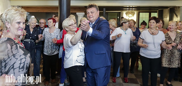 Seniorzy powrócili do lat młodości podczas dancingu - zobacz zdjęcia