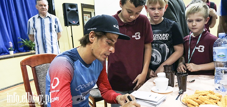 "Sport to ciężka droga. Dziecko samo powinno zdecydować, czy chcę nią iść". Robert Karaś spotkał się z uczniami