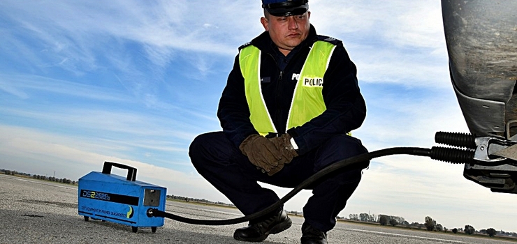 W trosce o rodowisko policjanci zbadaj poziom emisji spalin