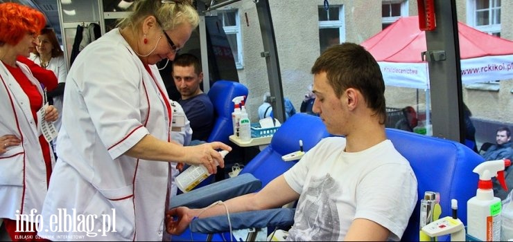 "Dlaczego nie przyjmują krwi latem?". Sprawdzamy, z jakiego powodu w Elblągu nie każdy może ją oddać