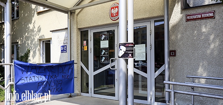 Banery na siedzibie prokuratury. O co chodzi, pyta Czytelniczka