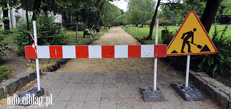 Ruszył remont alejek w Parku Kajki. Traugutta czeka na swoją kolej