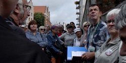 Mieszkacy szli tropem elblskiego piwa - zobacz zdjcia