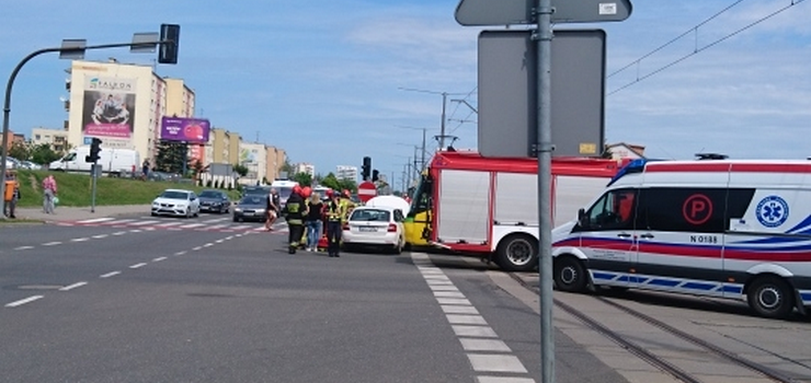 Zdarzenie drogowe na skrzyowaniu Pisudskiego i Dbka. Jedna osoba poszkodowana. Aktualizacja !