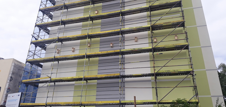 Nowe lokum dla skrzydlatych mieszkańców Zawady. Ponad 150 budek dla ptaków pojawi się na 6 budynkach