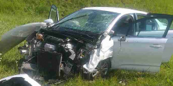 Auto wypad�o z drogi na S7 w okolicach w�z�a Raczki. Trzy osoby zosta�y poszkodowane
