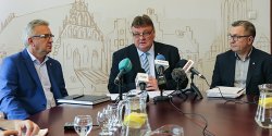 S pienidze na kolejny tramwaj, awki solarne i lepsz jakoci wody w basenie