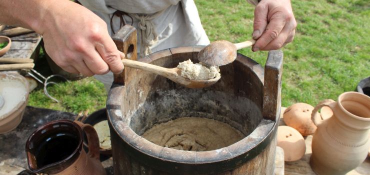 Wspólne wypiekanie chleba, taniec i wystawa.  Warsztaty na 25-lecie współpracy Elbląga z Bałtijskiem i Kaliningradem