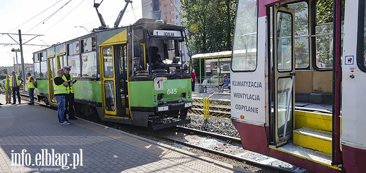 Pk. Dbka: Zderzenie dwch tramwajw. Cztery osoby trafiy do szpitala