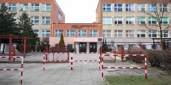  Po�ar na terenie Szko�y Podstawowej nr 9. Policjanci wyja�niaj� okoliczno�ci zdarzenia