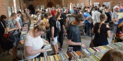 Kiermasz Biblioteki Elblskiej ponownie oblegany. Rekordzici kupuj po kilkaset ksiek!