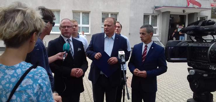 W projekcie budżetu nie ma ani 1 zł na podwyżki dla nauczycieli. Poseł KO o zapowiedzi ministra Piontkowskiego