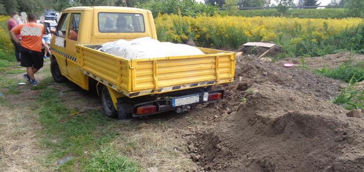 Podrzuca du ilo ziemi z gruzem. Zosta przyapany na gorcym uczynku