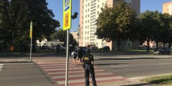 Patrole Stray Miejskiej i Policji pilnuj,by dzieci bezpiecznie dotary do klas